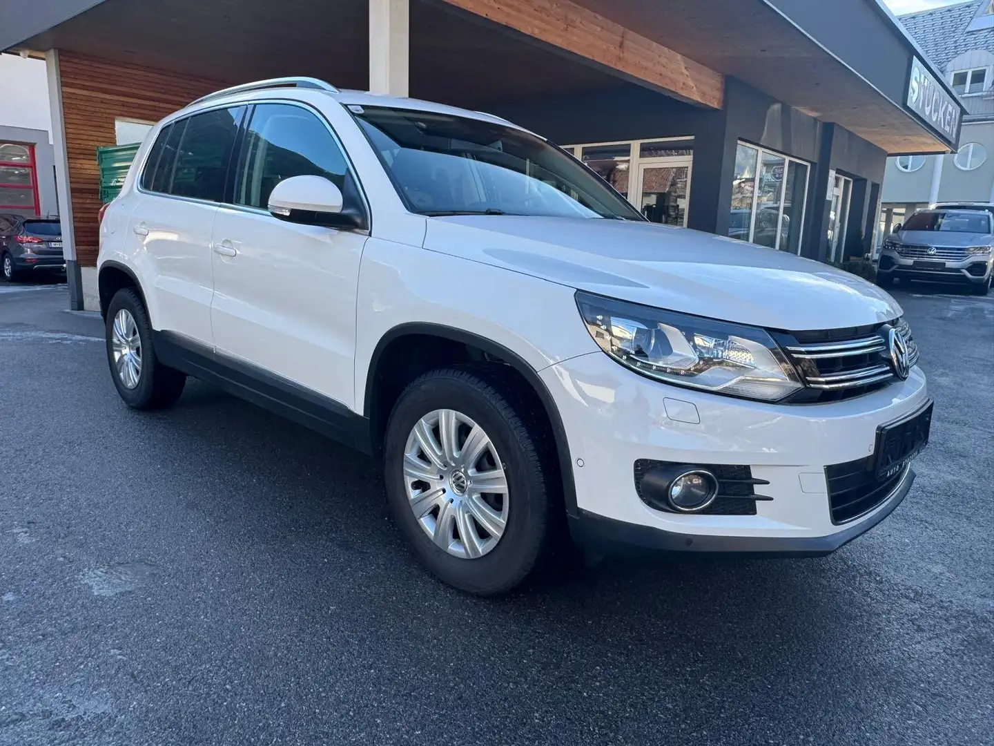 Volkswagen Tiguan 1,4 TSI Sport Weiß - 1