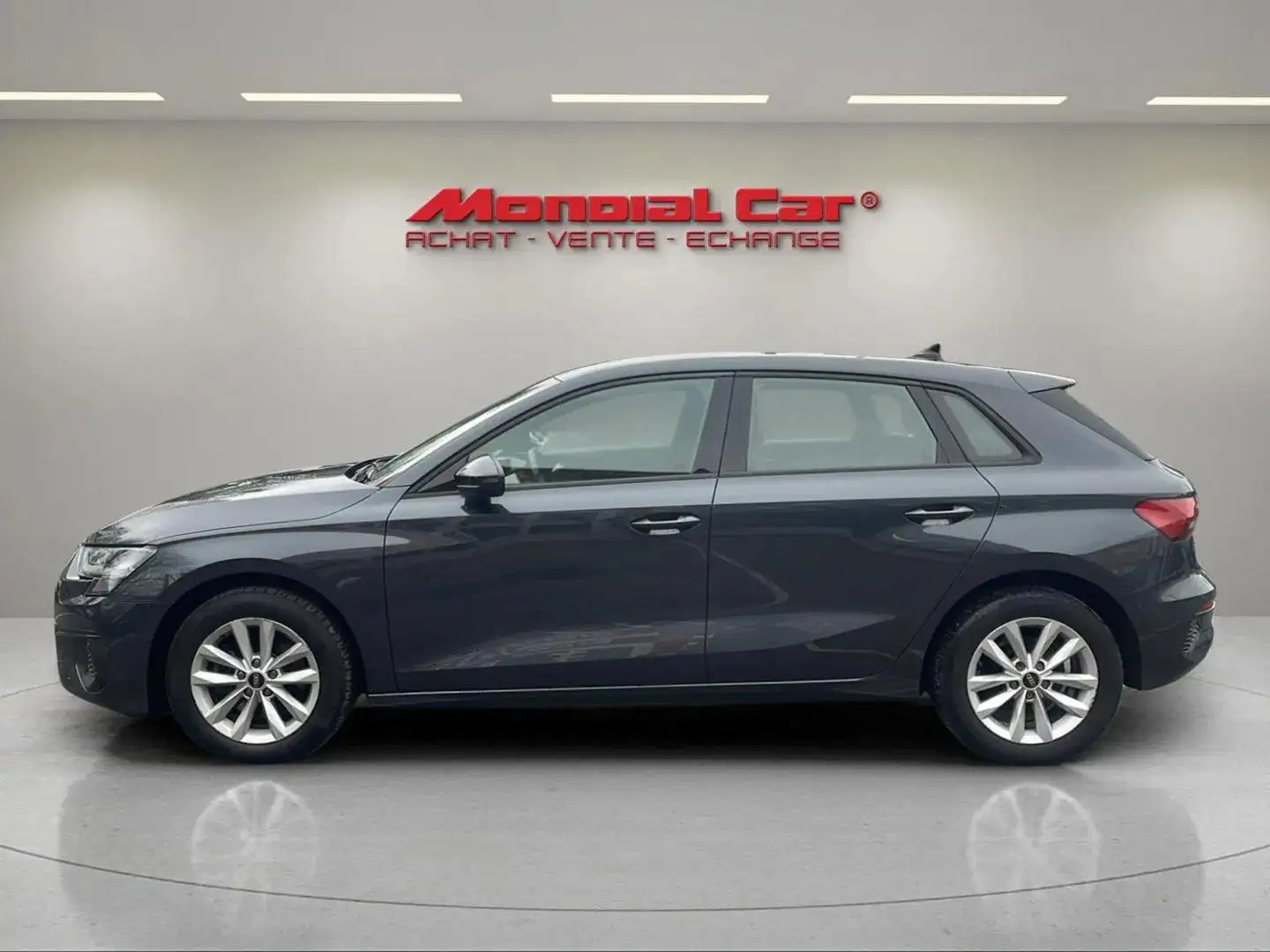 Audi A3 Sportback 30 TDi * Apple CarPlay * Clim Bi-Zone * Grijs - 2