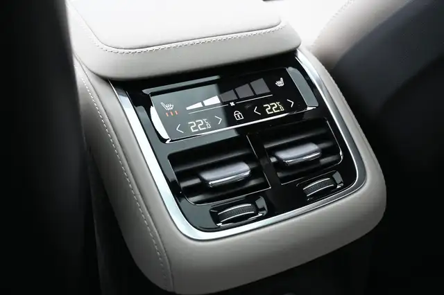 Volvo XC90 view 15