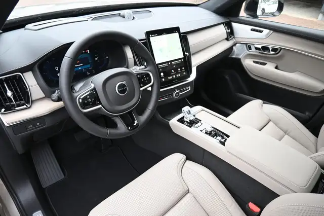 Volvo XC90 main image