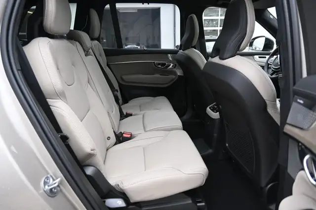 Volvo XC90 view 4