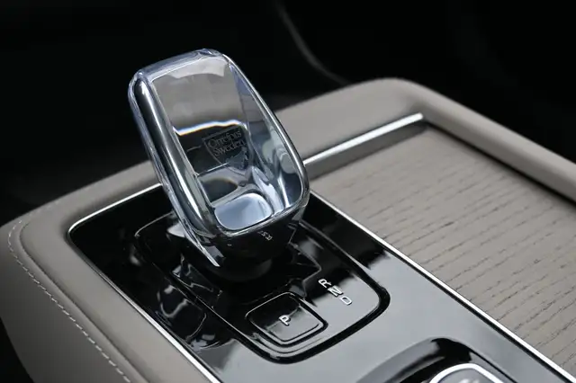 Volvo XC90 view 14
