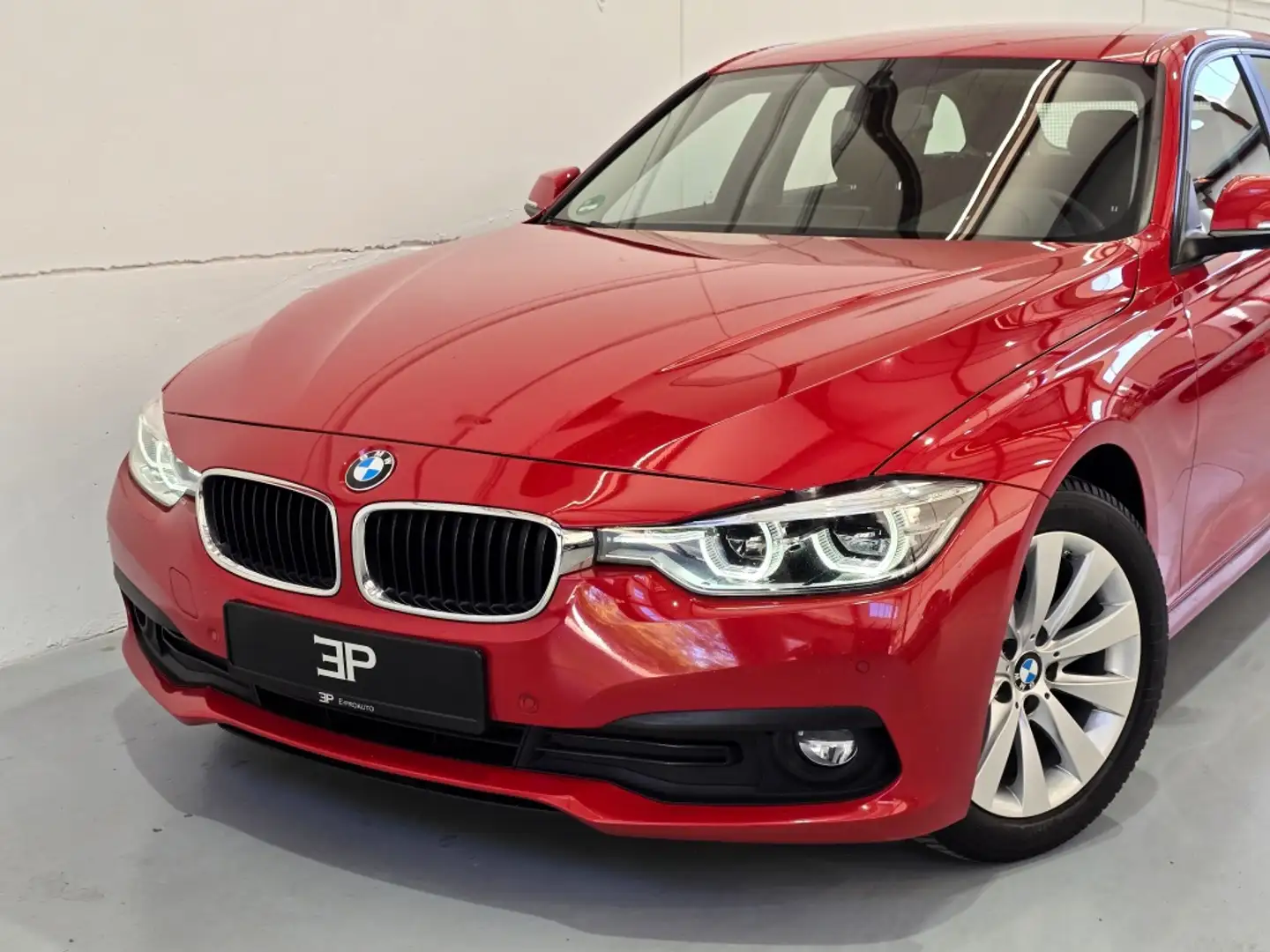 BMW 320 320d Touring EfficientDynamics Rot - 2