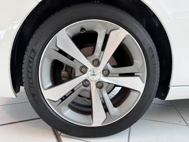 Peugeot 308 view 9