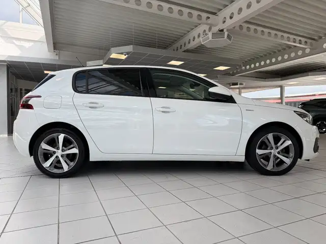 Peugeot 308 view 6