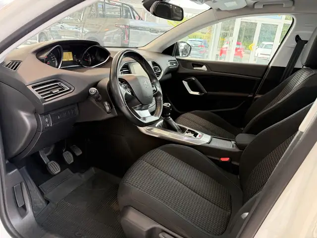 Peugeot 308 view 10
