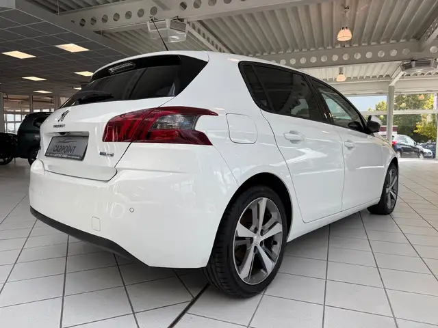 Peugeot 308 view 5