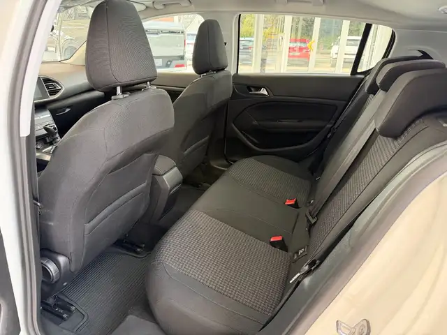 Peugeot 308 view 13