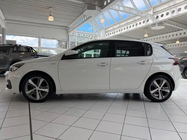 Peugeot 308 view 2