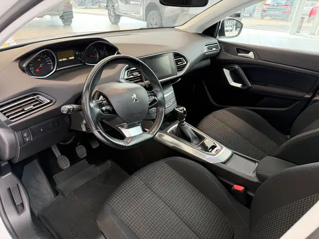 Peugeot 308 view 12