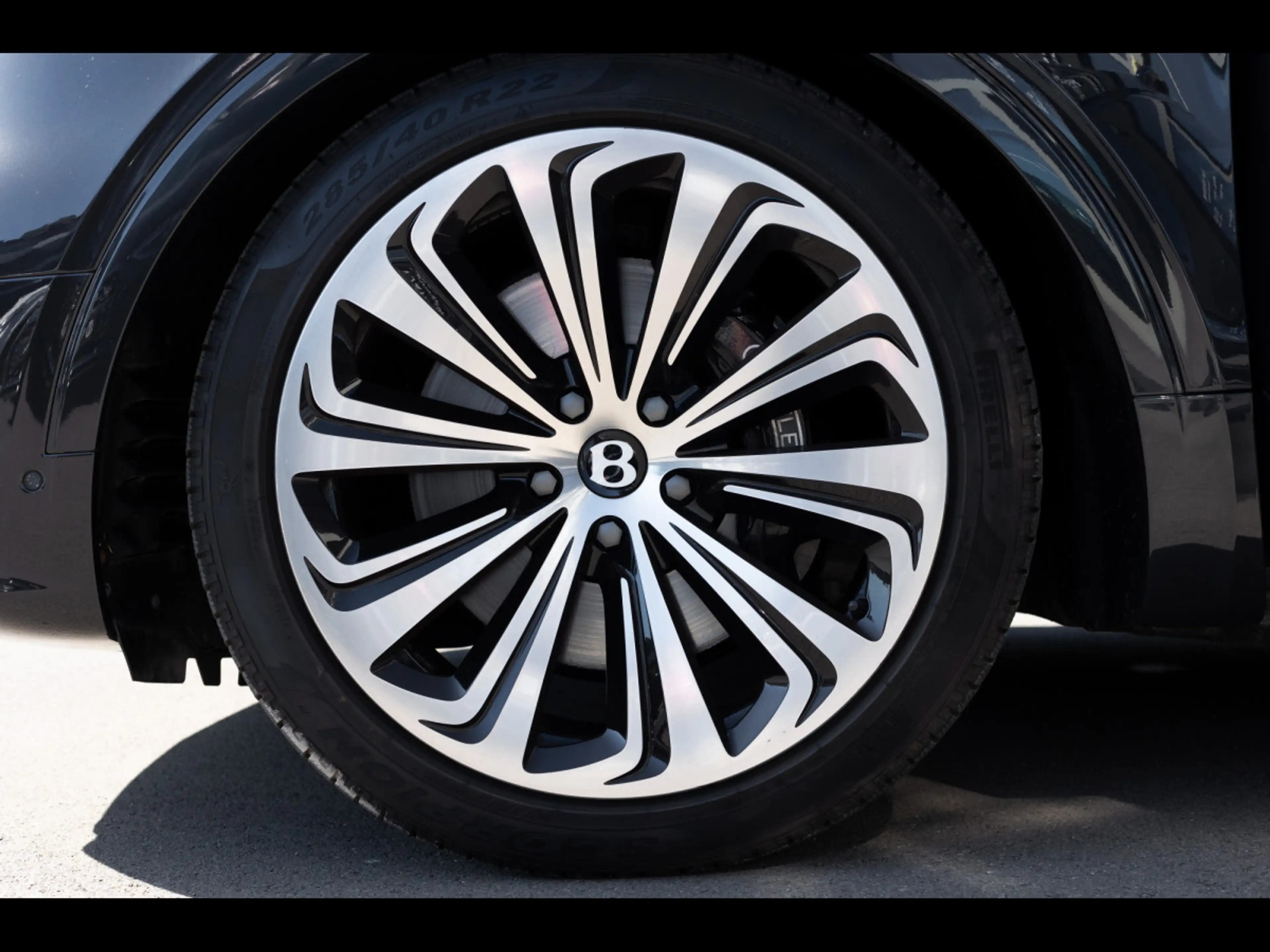 Bentley Bentayga V8°TITANE GREY°MULLINER°TOURING°AHK°DYNAMIC RIDE — photo 8