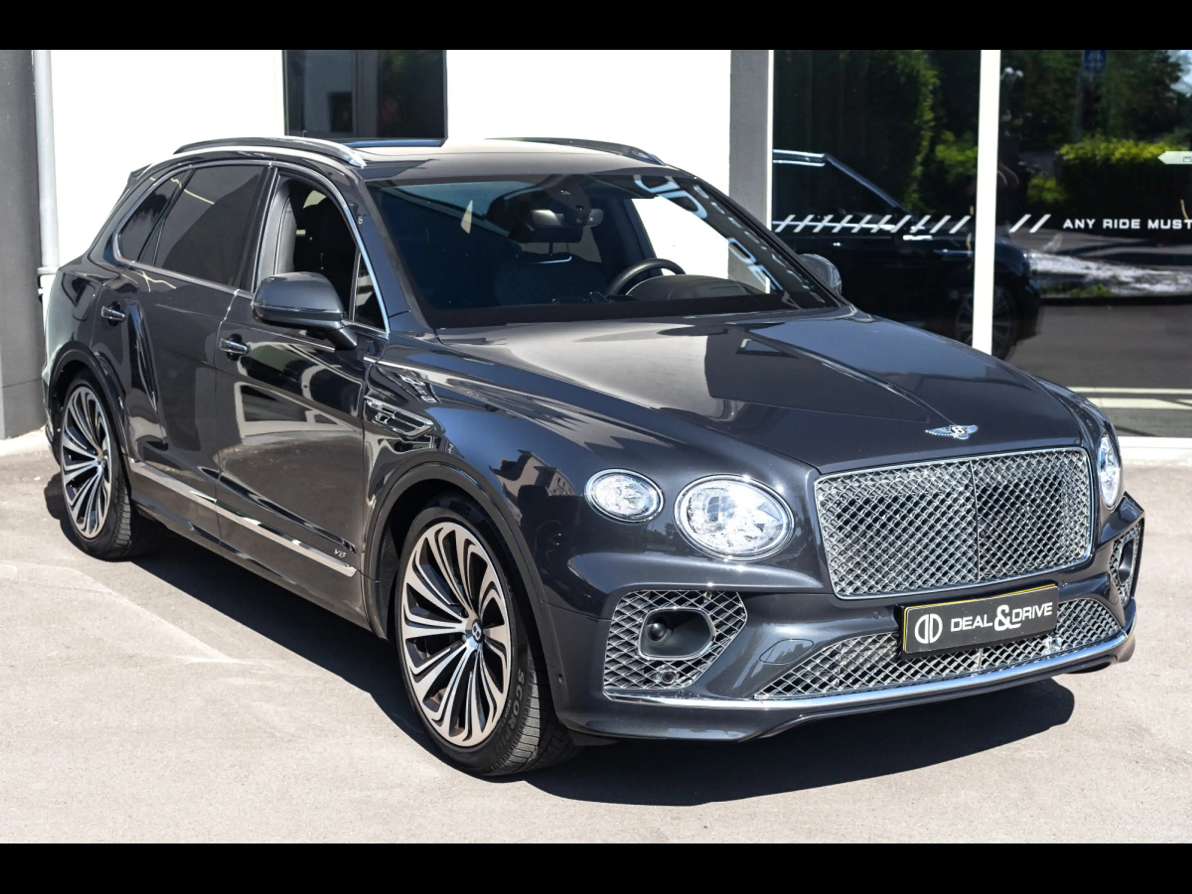 Bentley Bentayga V8°TITANE GREY°MULLINER°TOURING°AHK°DYNAMIC RIDE — photo 6