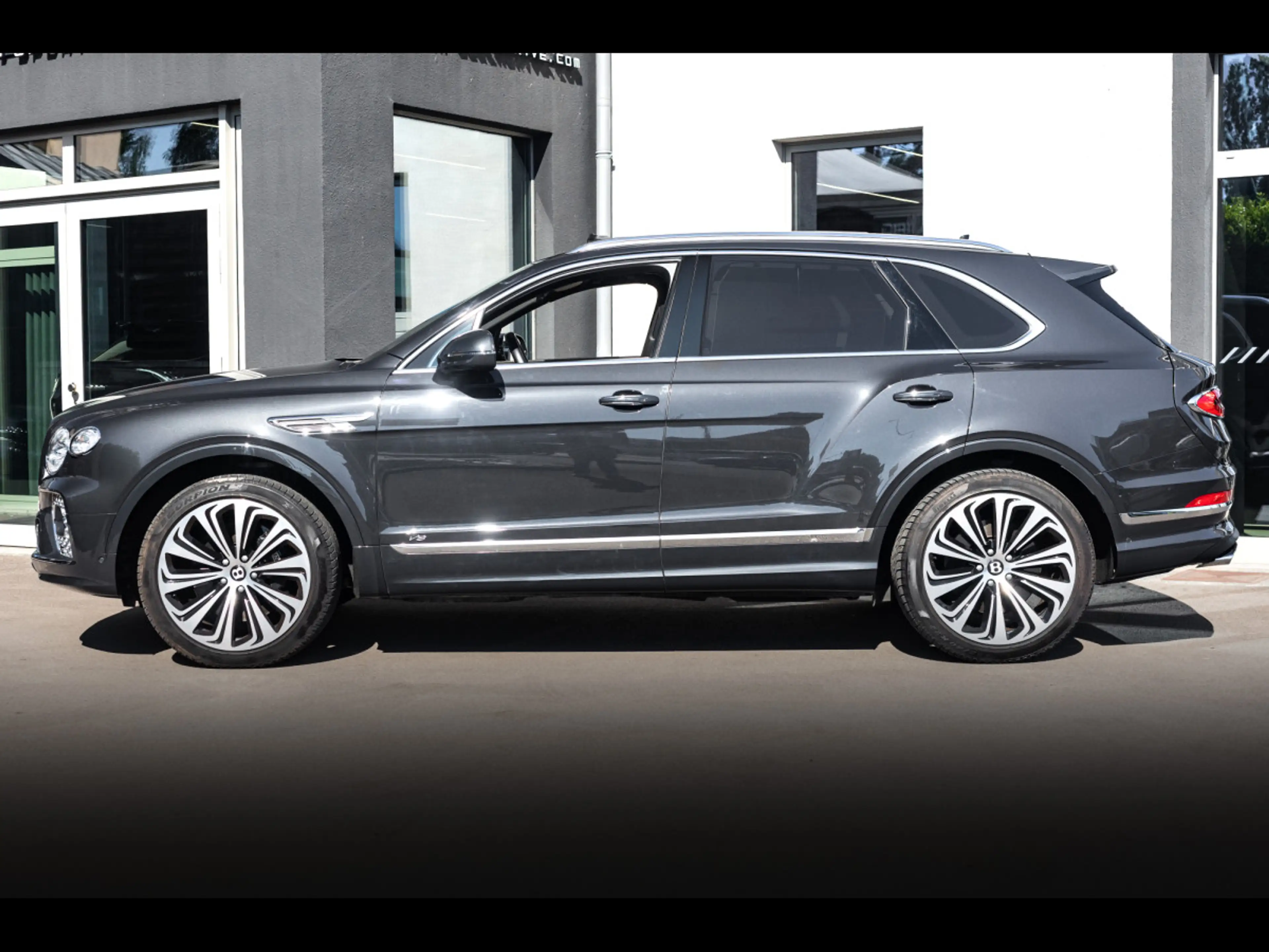 Bentley Bentayga V8°TITANE GREY°MULLINER°TOURING°AHK°DYNAMIC RIDE — photo 2