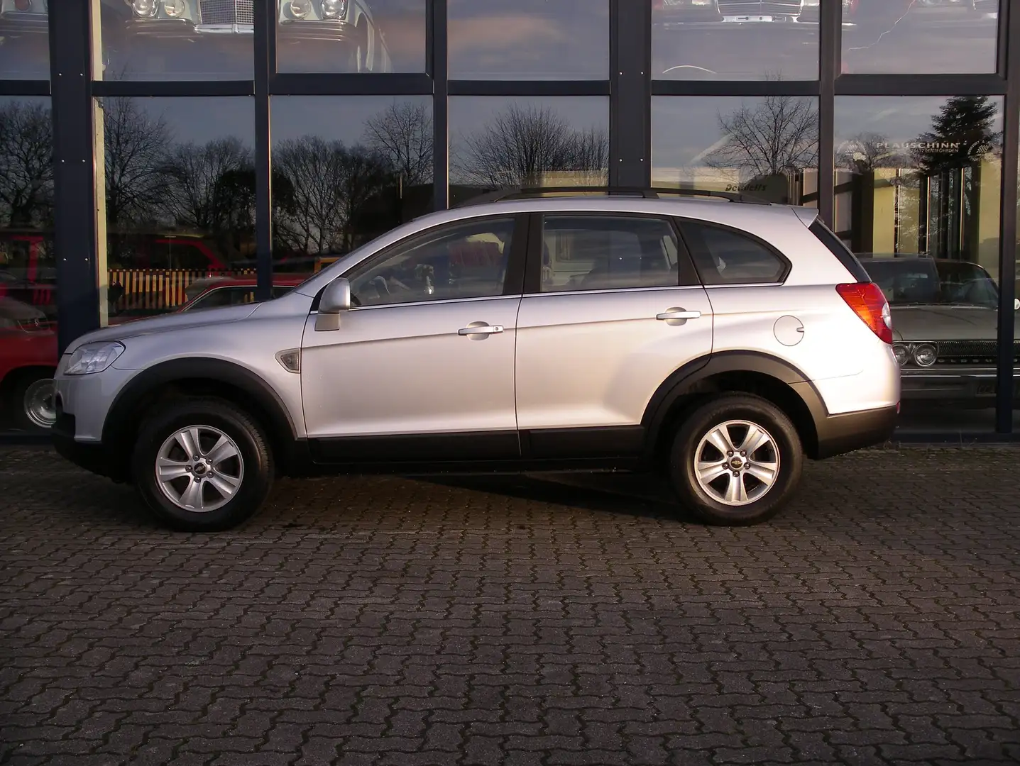 Chevrolet Captiva 2.0 D LS   1.Hand   Anhängerkupplung 2t Plateado - 2