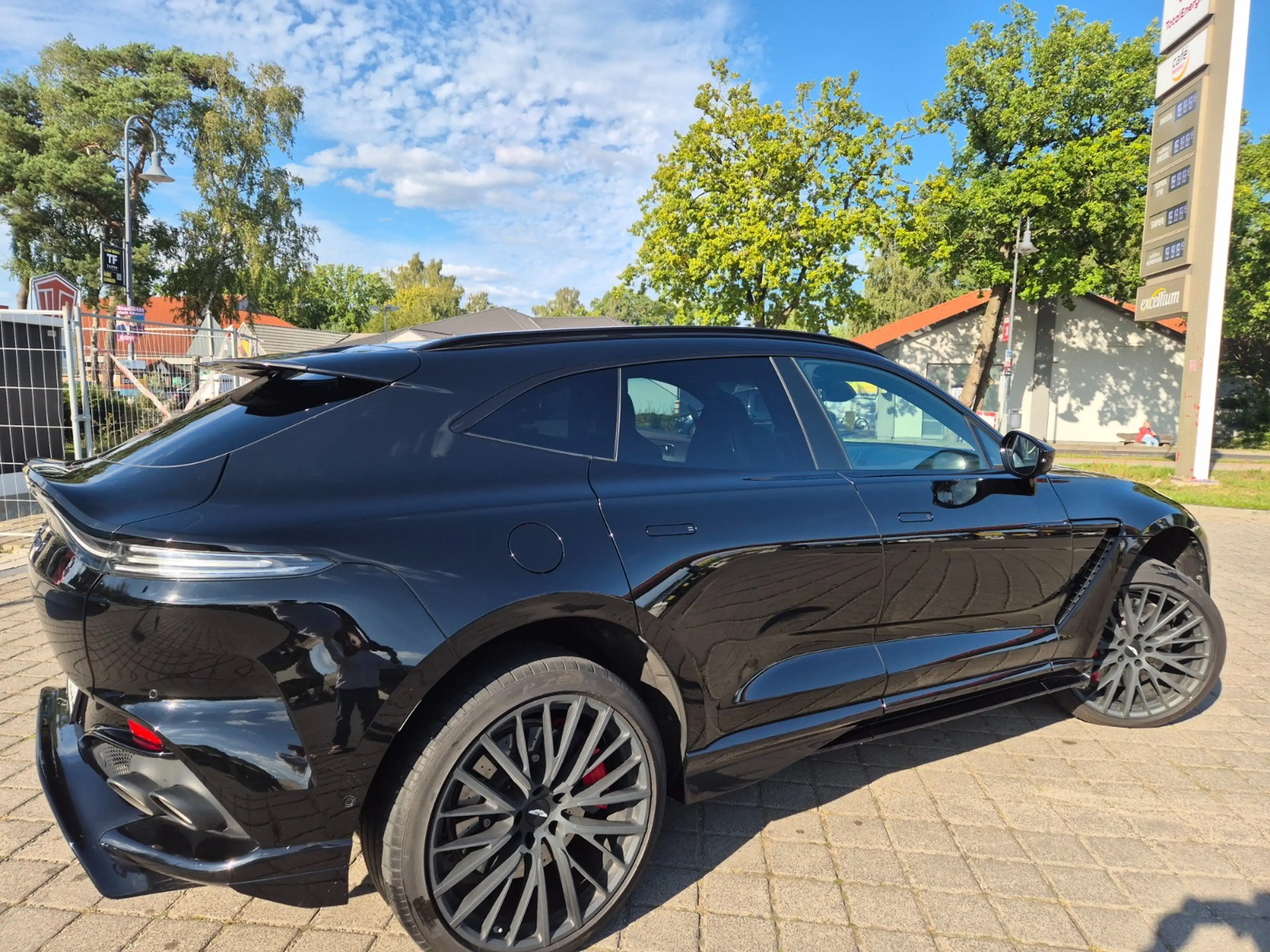 Aston Martin DBX 707 — photo 3