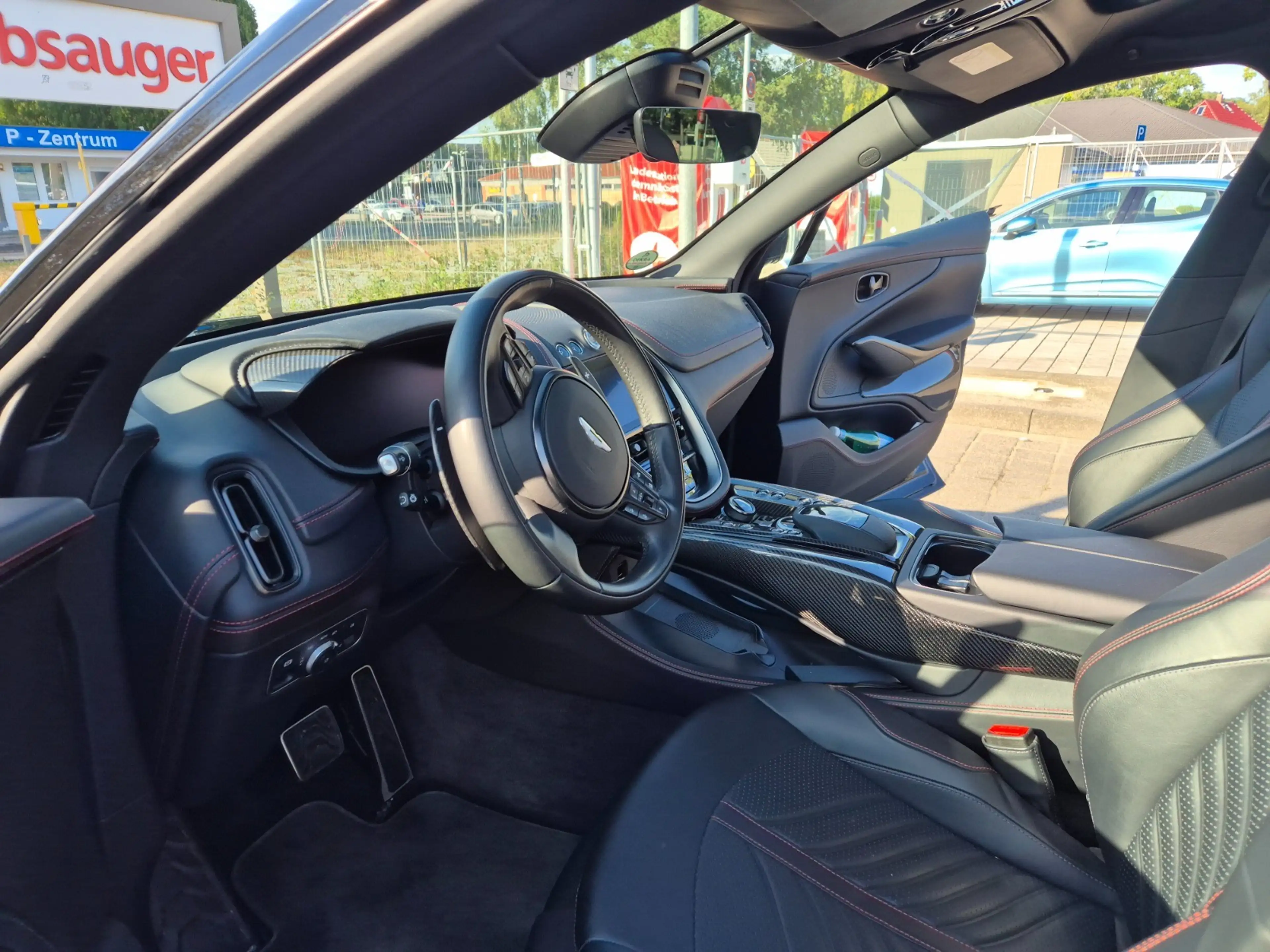 Aston Martin DBX 707 — photo 4