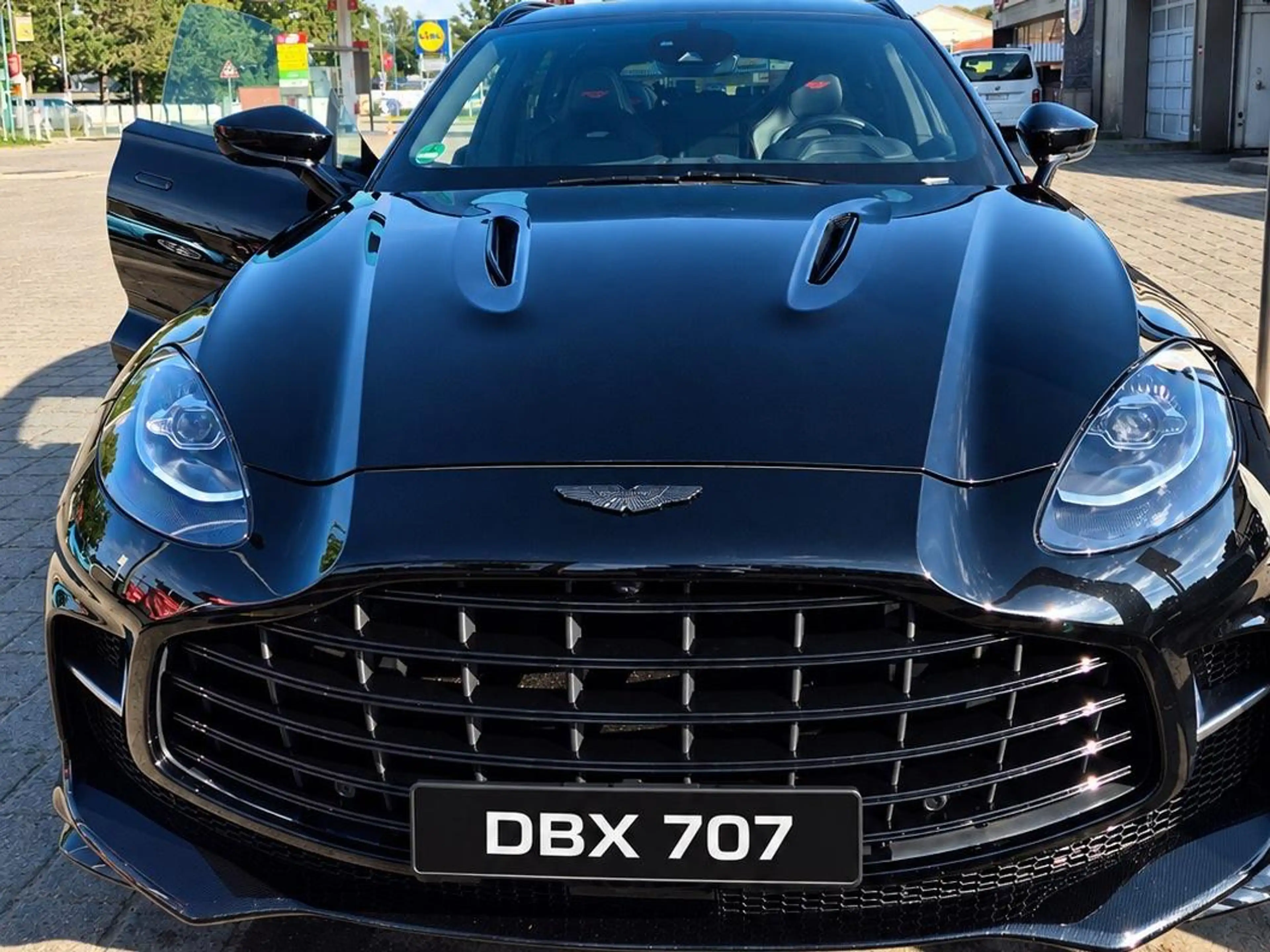 Aston Martin DBX 707 — photo 2