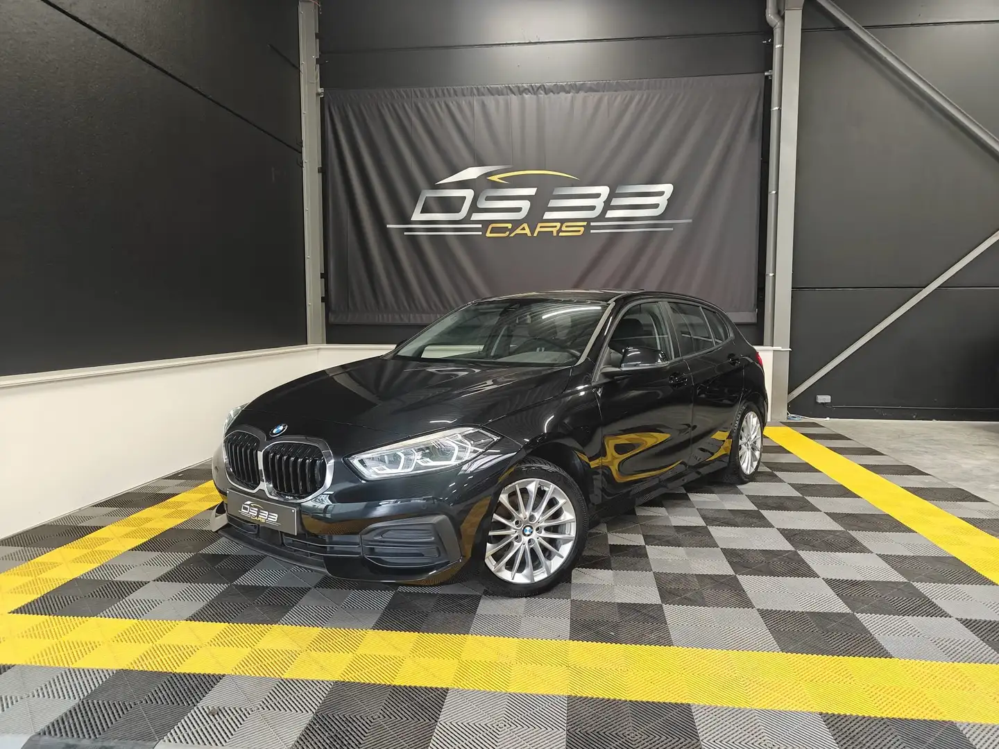 BMW 118 i SPORT/LED/LederenSportzetels/M-stuur/Apple/PDC Чорний - 1