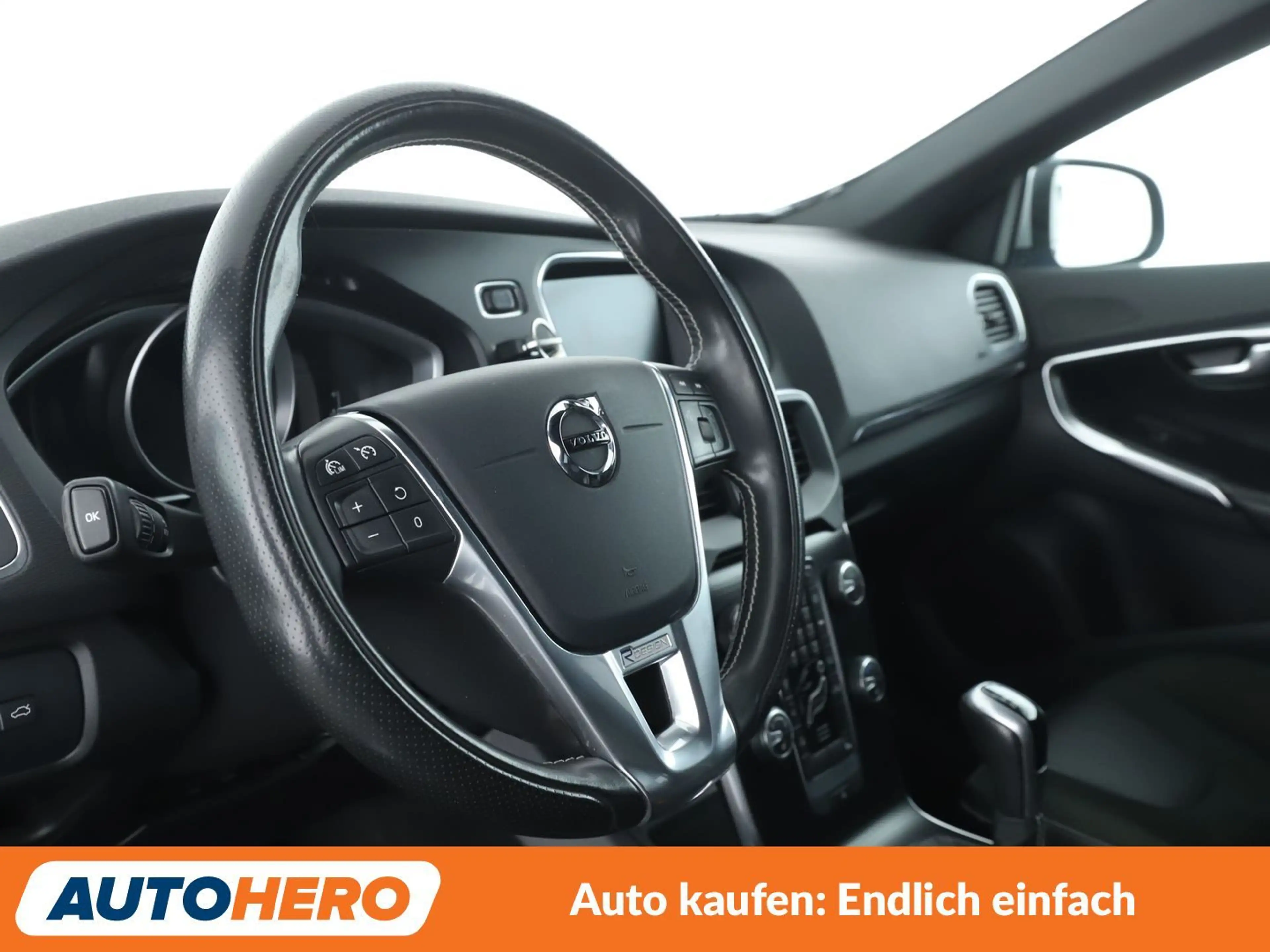 Volvo V40 2.0 T3 R-Design *NAVI*LED*TEMPO*PDC*SHZ* — photo 11