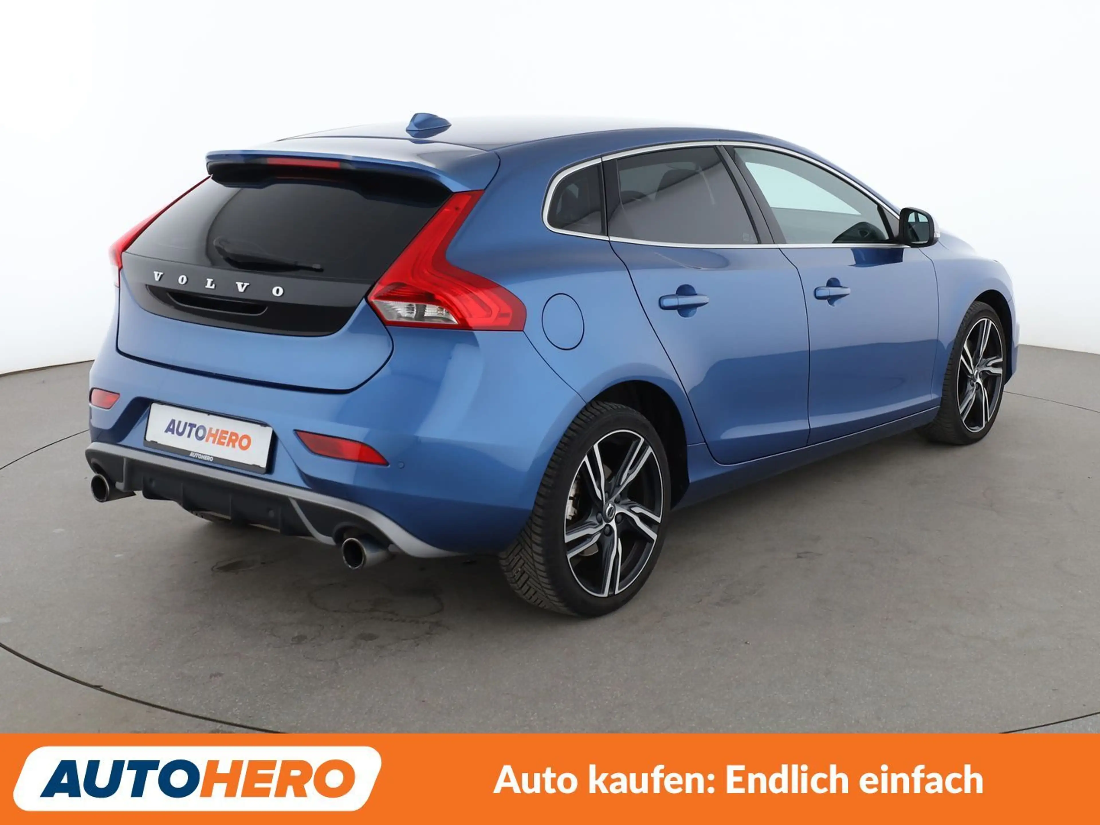 Volvo V40 2.0 T3 R-Design *NAVI*LED*TEMPO*PDC*SHZ* — photo 6