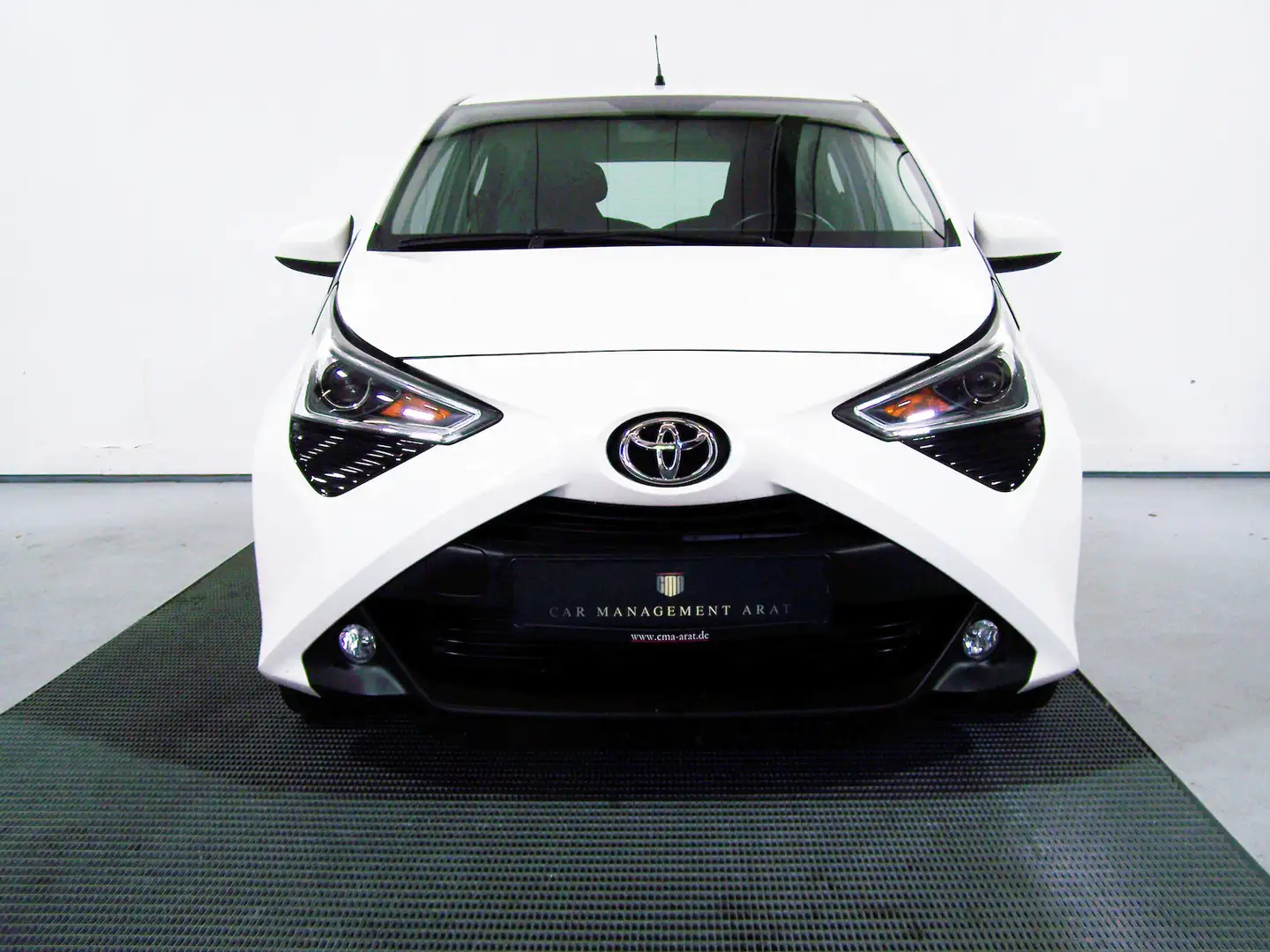 Toyota Aygo X 1.0 VVT-i X Play Team D CARPL+KAM+TEMP Blanc - 2