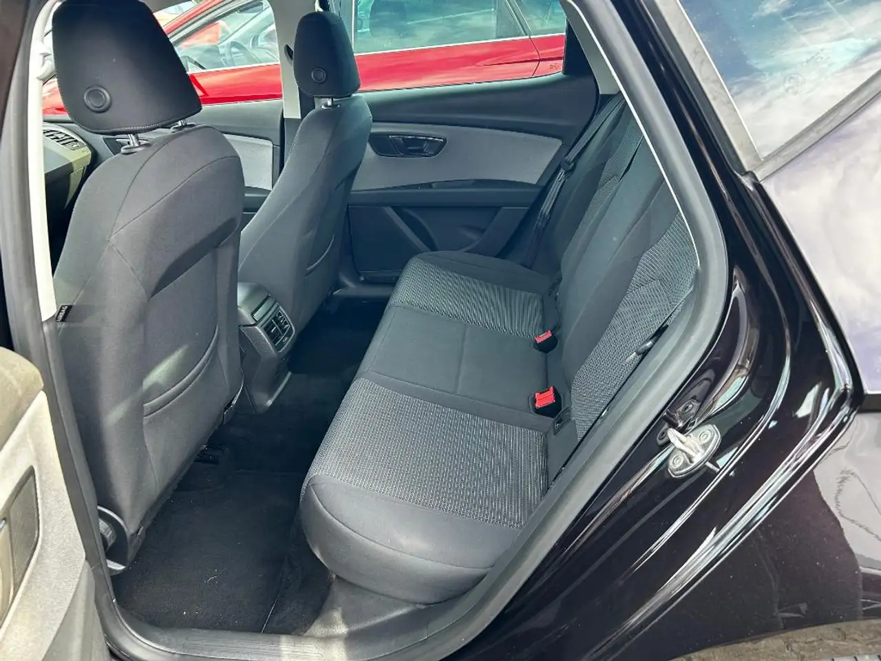 SEAT Leon — photo 8 sur 8