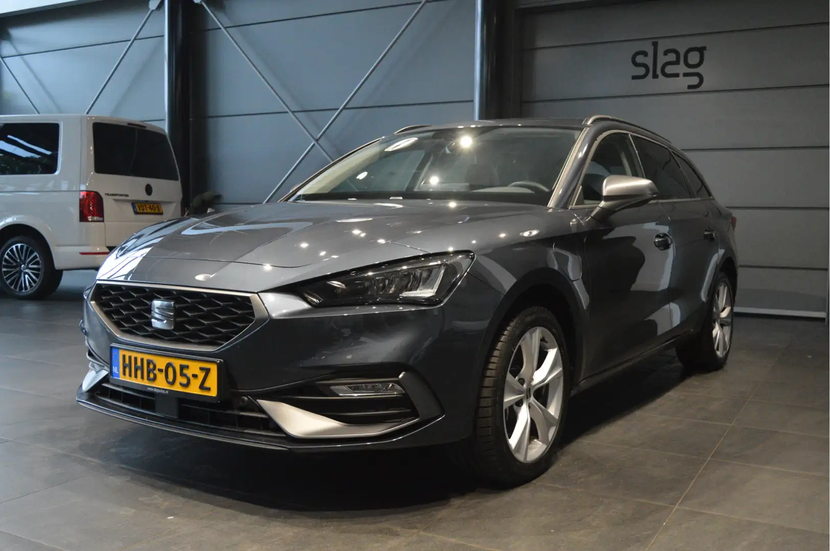 SEAT Leon e-Hybrid Sportstourer 1.5 TSI FR clima cruise trekhaak 17 i Gris - 2