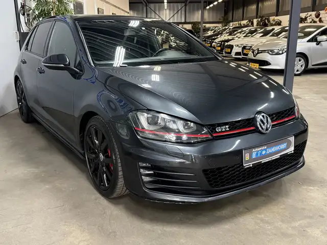 Volkswagen Golf view 4