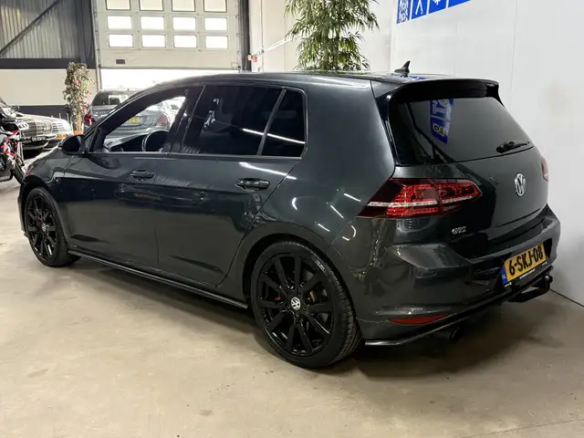 Volkswagen Golf view 2