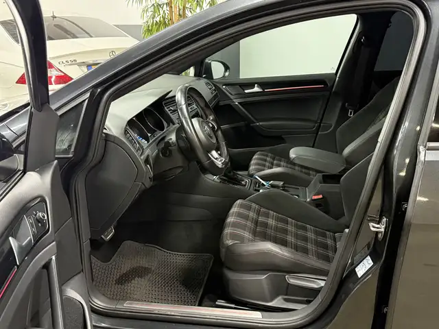 Volkswagen Golf view 7