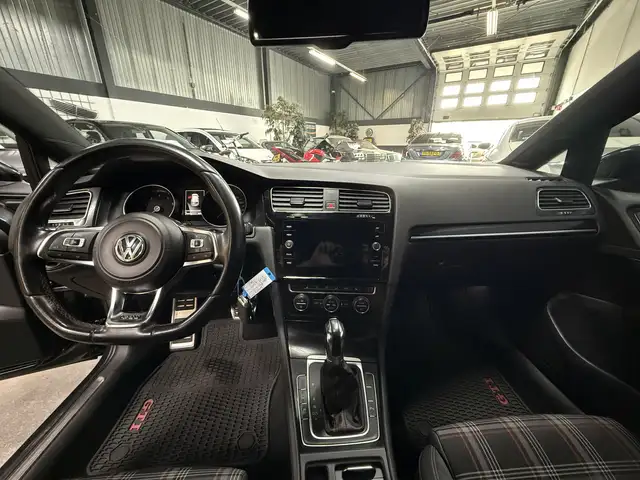 Volkswagen Golf view 9