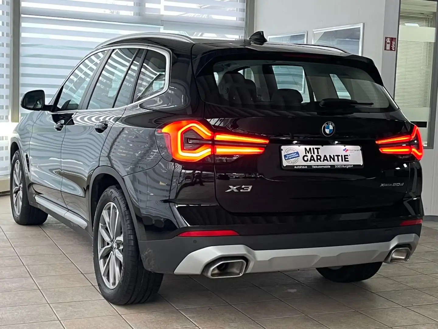 BMW X3 xD20d Facelift KAM Sportsitze LEDER Unfallfrei Noir - 2