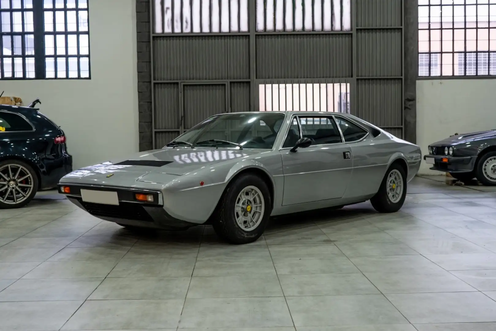 Ferrari 308 GT4 Grau - 1
