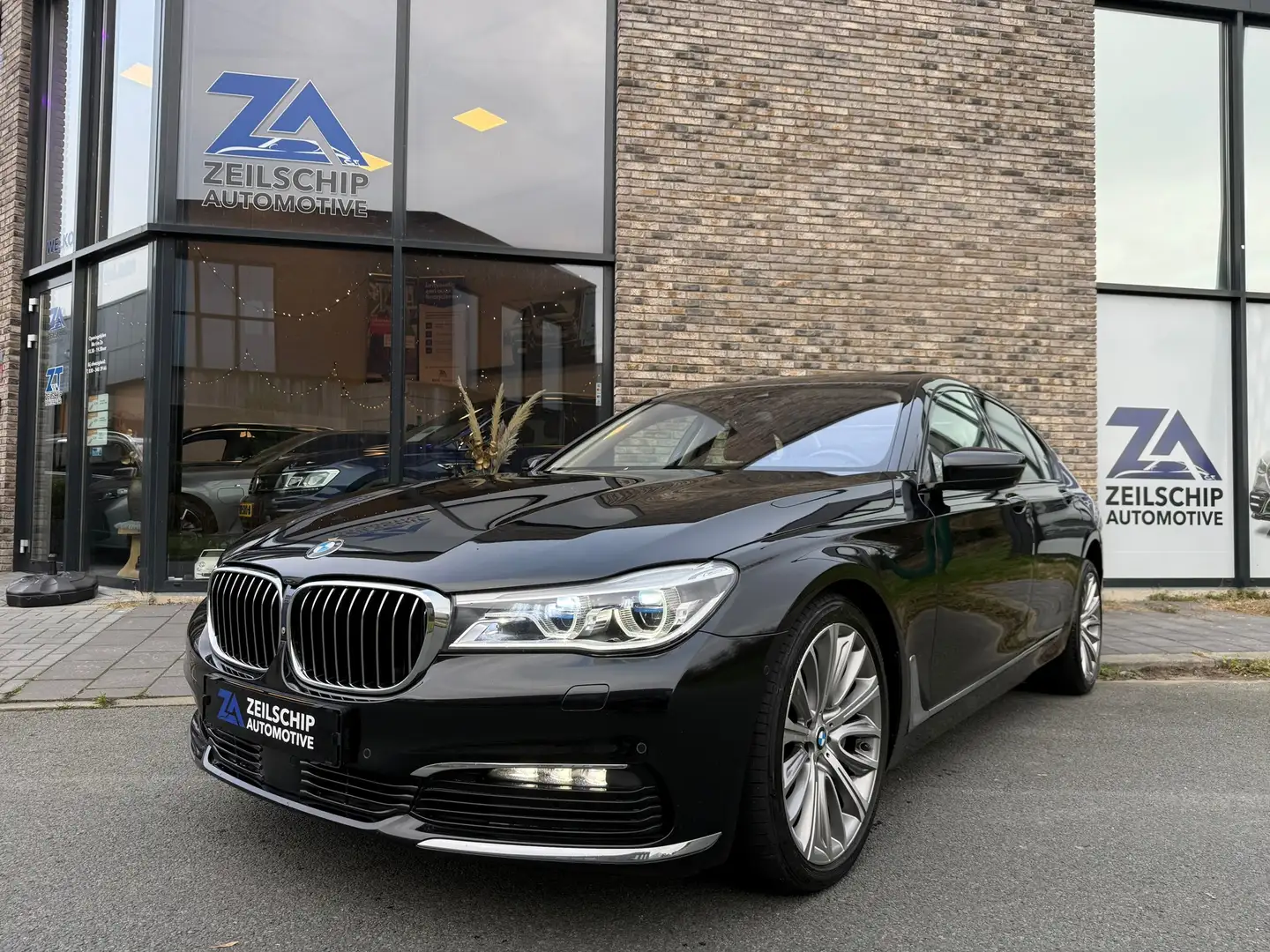 BMW 750 7-serie 750i V8 Lang xDrive Individual|PANO|360Cam Noir - 1