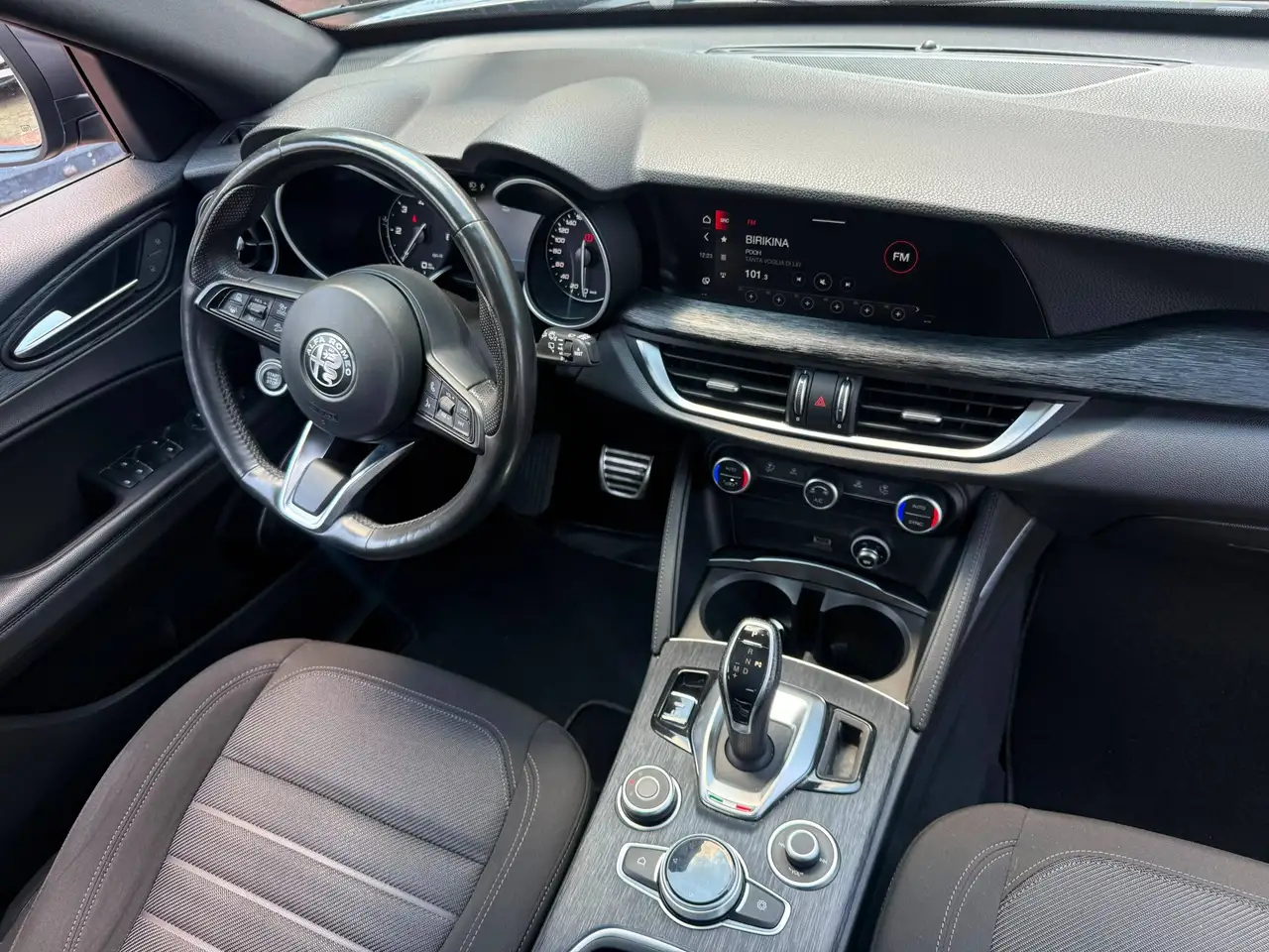 Alfa Romeo Stelvio 2022 — фото 12