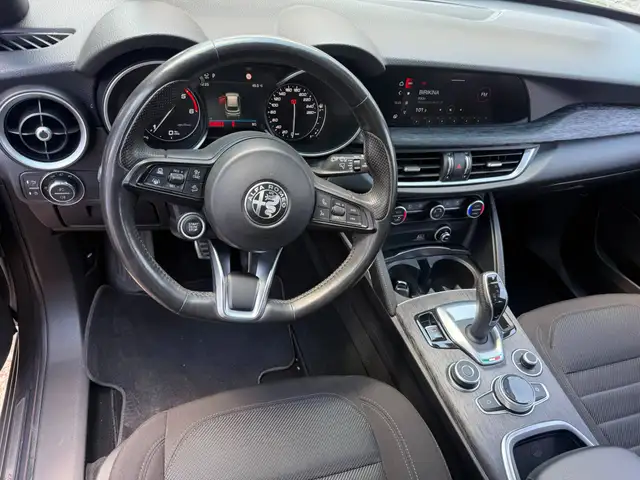 Alfa Romeo Stelvio view 7