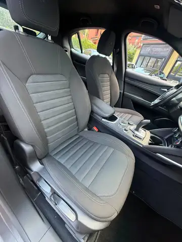 Alfa Romeo Stelvio view 9