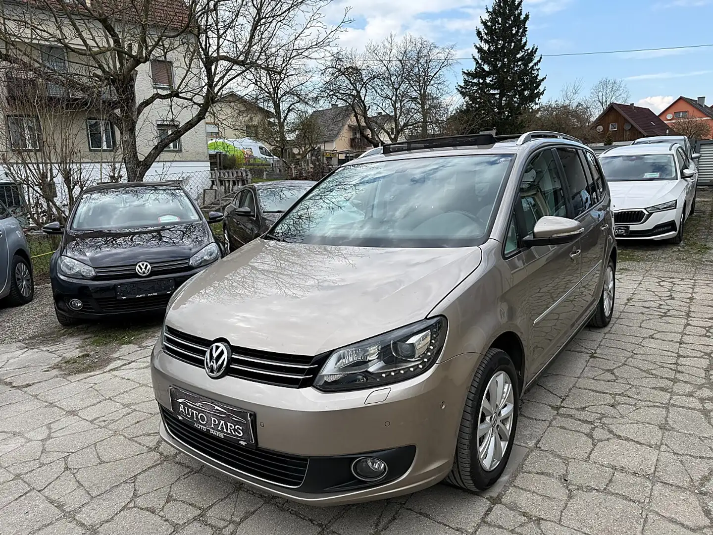 Volkswagen Touran Sky 1,6 TDI-PAMORAMA-PARKPILOT-ANHÄNGERKUPP. Braun - 1