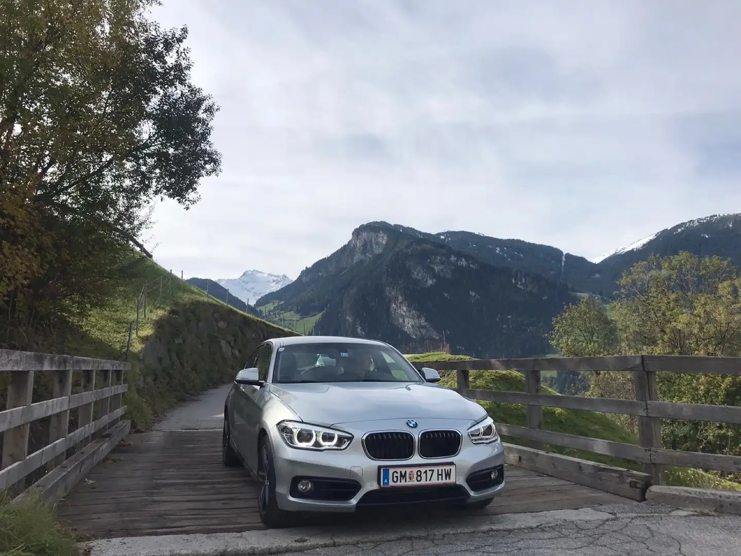 BMW 118 118d xDrive Sport-Line Silber - 1