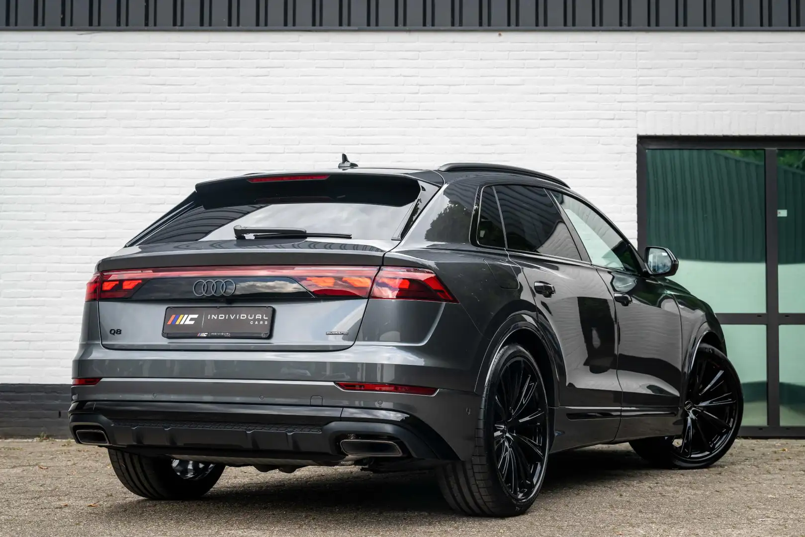 Audi Q8 60 TFSI e quattro S Competition B&O High-End Grijs - 2