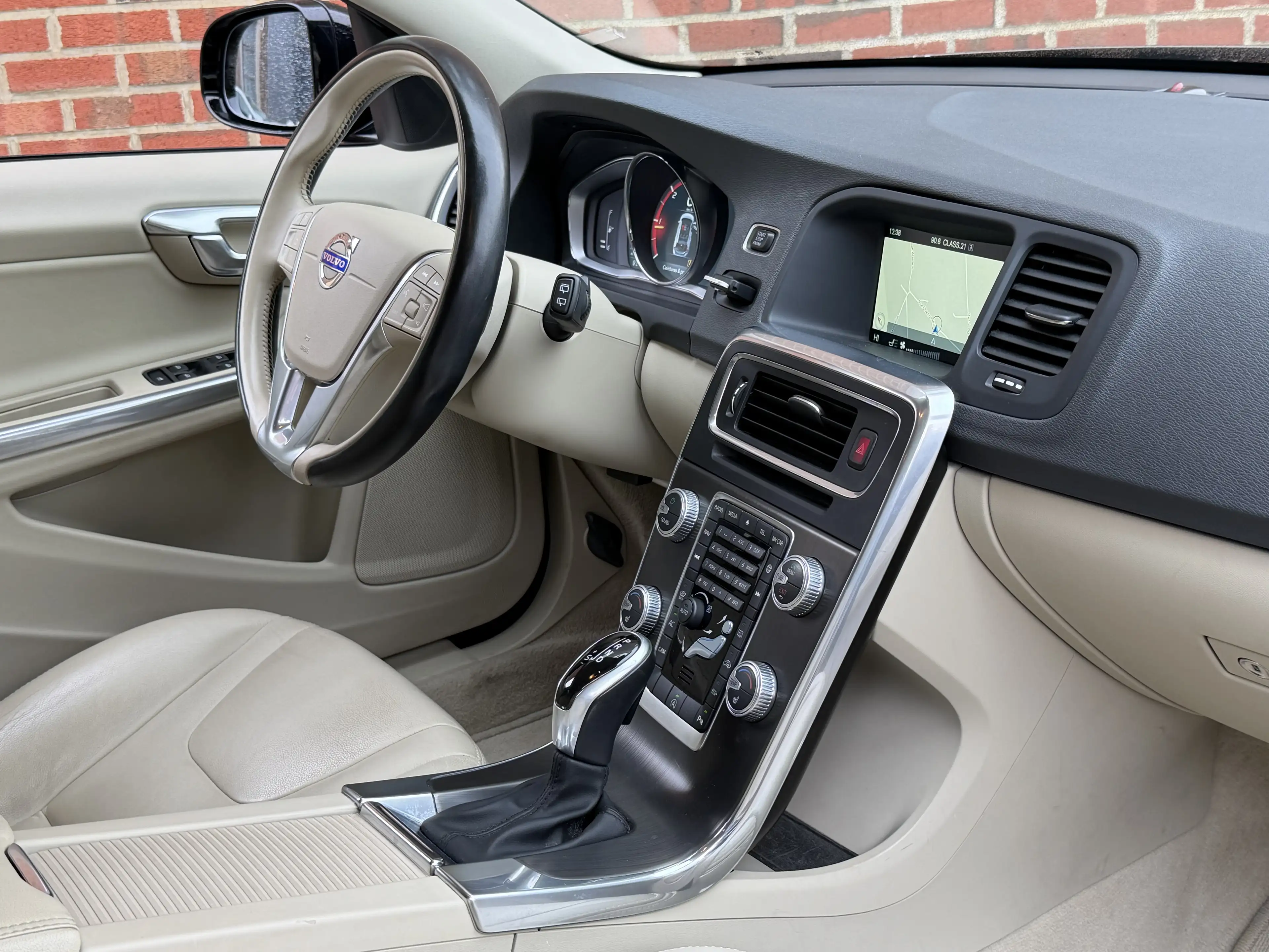 Volvo V60 Cross Country / 1ERE PROPRIÉTÉ CARNET D’ENTRETIEN/ — photo 10
