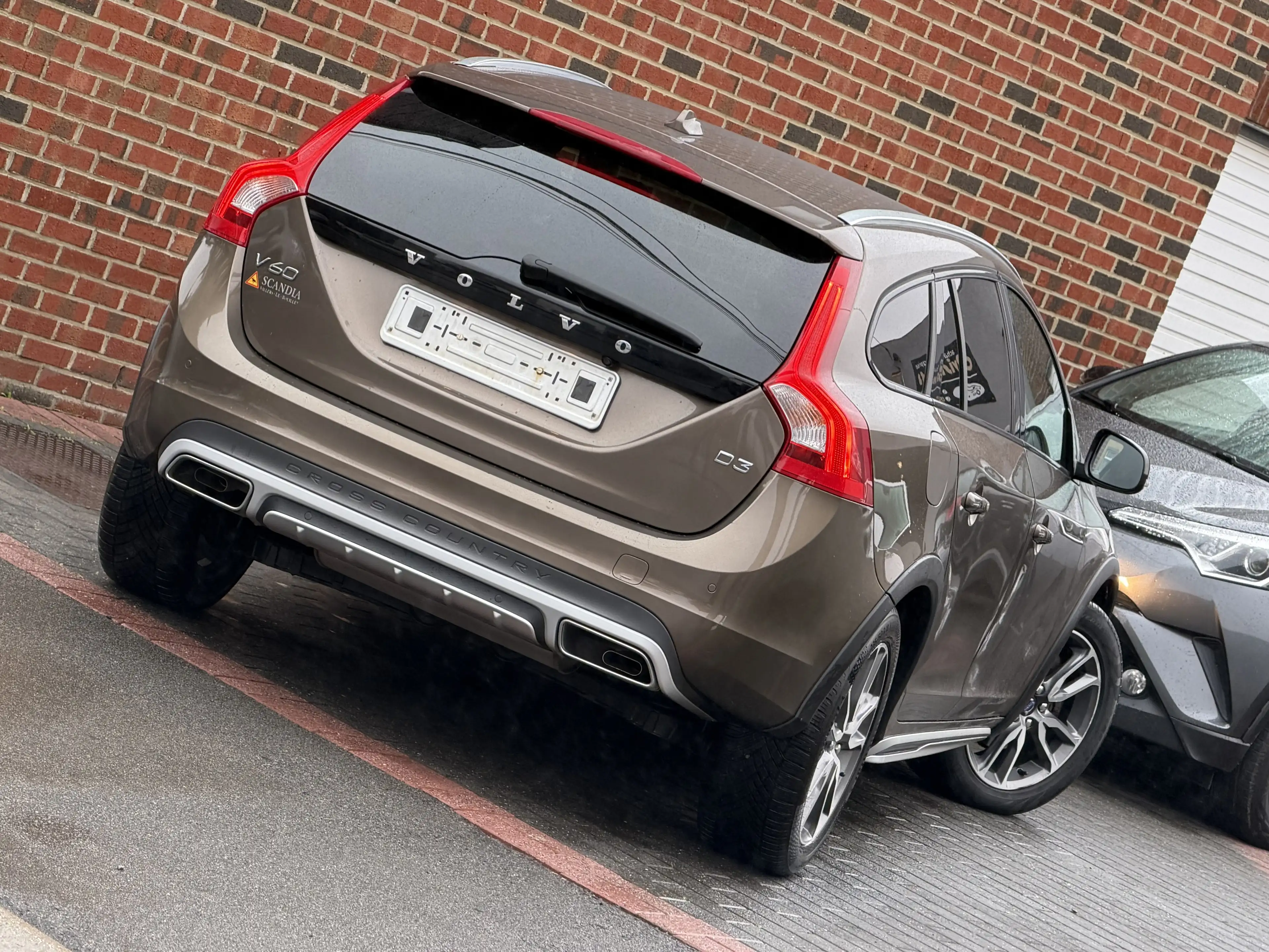 Volvo V60 Cross Country / 1ERE PROPRIÉTÉ CARNET D’ENTRETIEN/ — photo 5