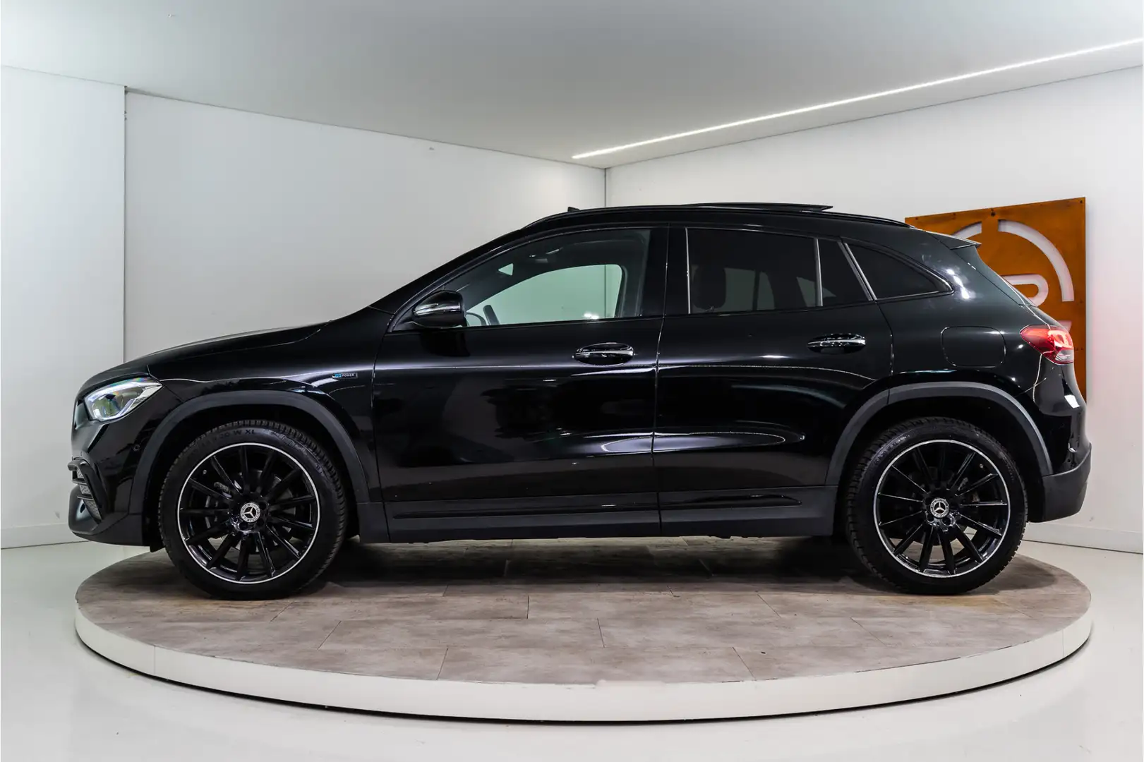 Mercedes-Benz GLA 250 e AMG 218PK | Pano | Burmester | Sfeer | Keyless | Zwart - 2