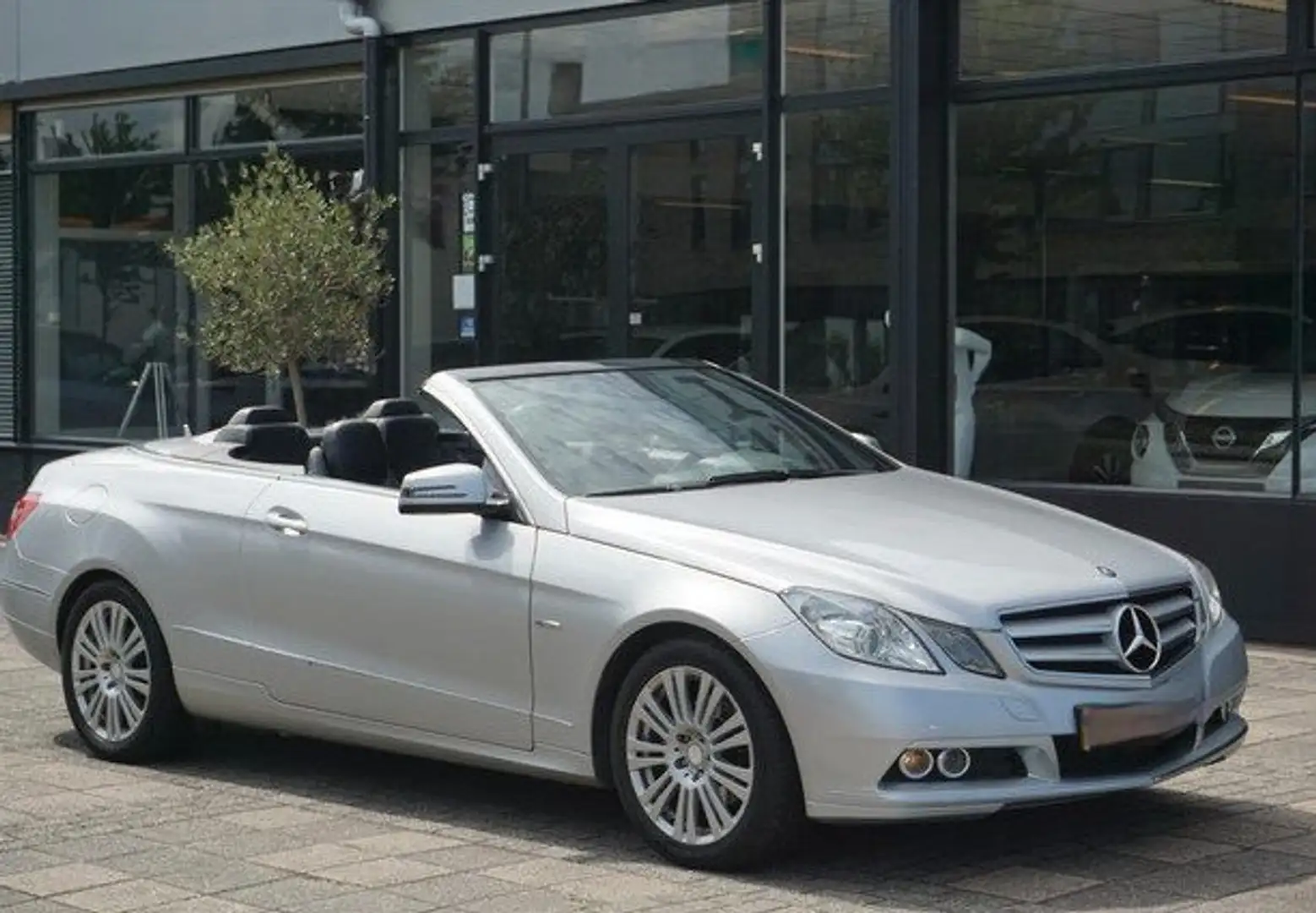 Mercedes-Benz E 250 E 250 CGI Cabrio BlueEFFICIENCY Automatik Elegance Zilver - 2