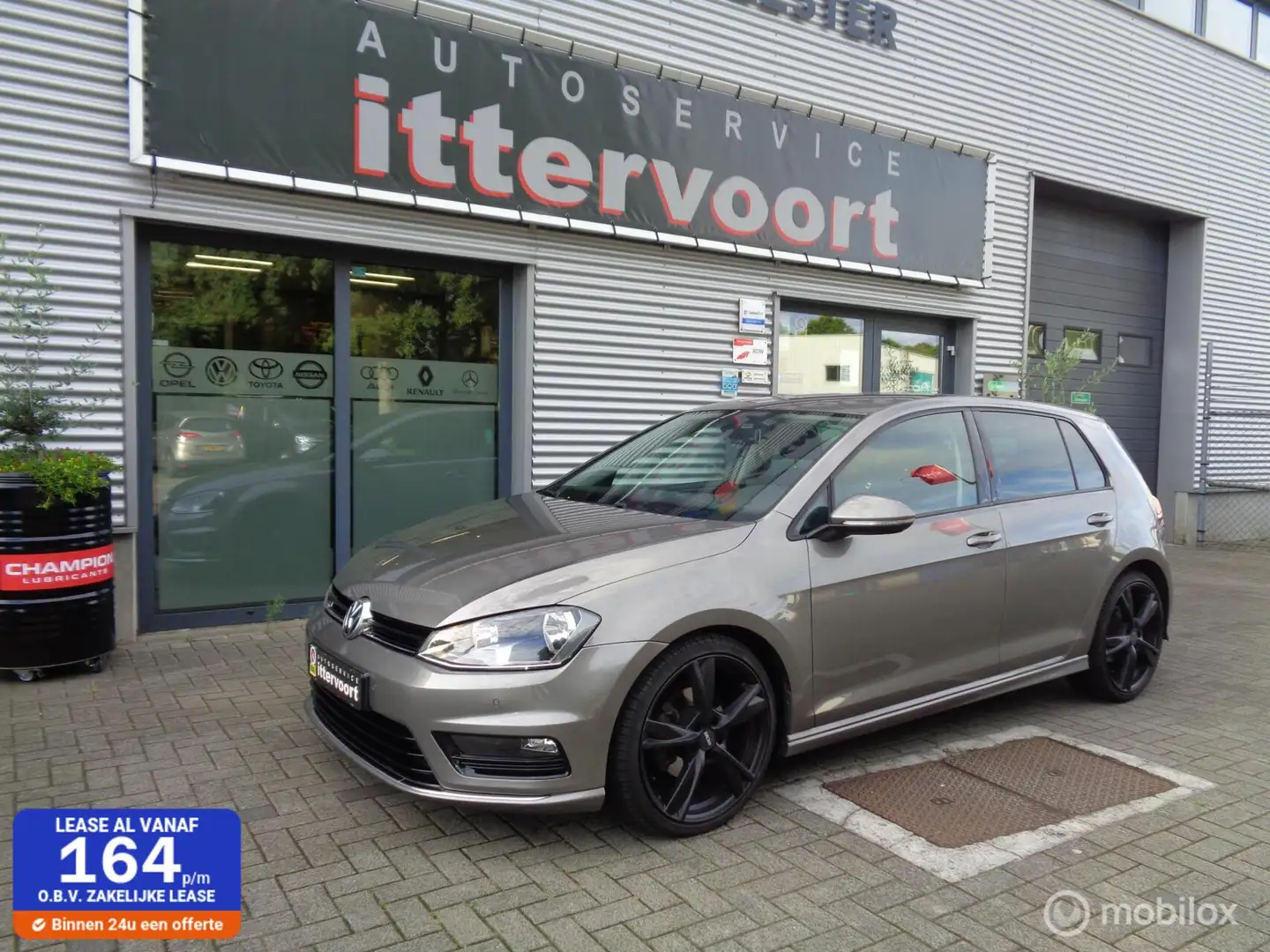 Volkswagen Golf 1.6 TDI Business Edition R Connected Grijs - 1