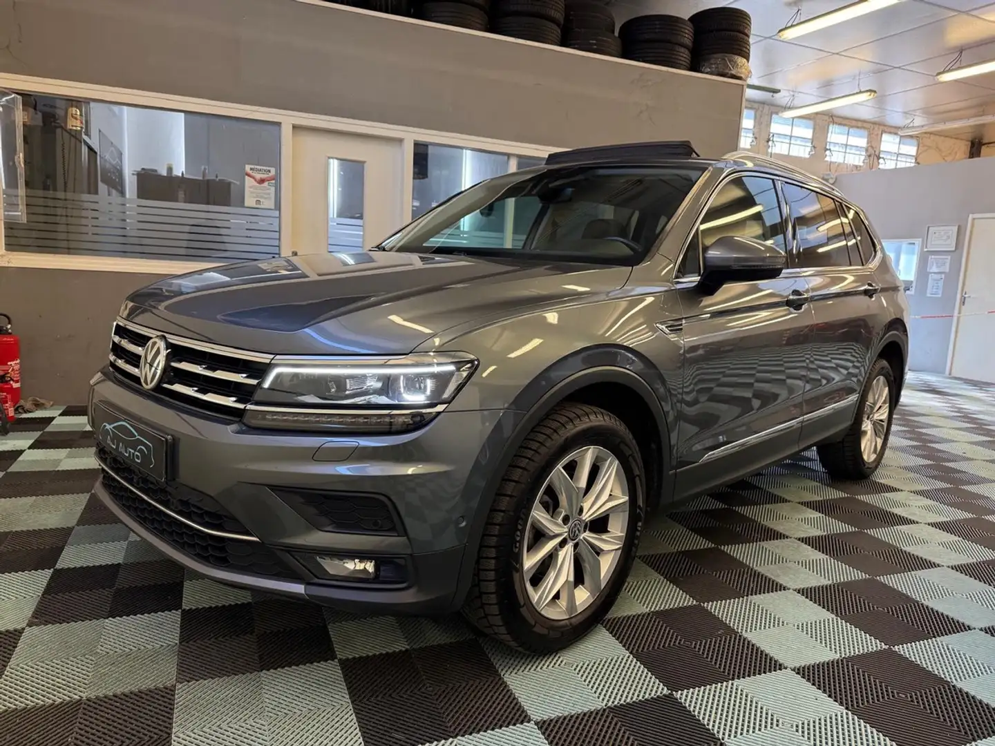 Volkswagen Tiguan Allspace 1.5 TSI 150 ACT CARAT EXCLUSIVE DSG7 Gris - 1