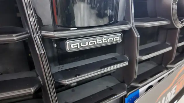 Audi Q8 view 9