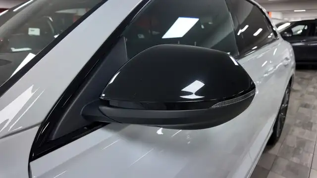 Audi Q8 view 14