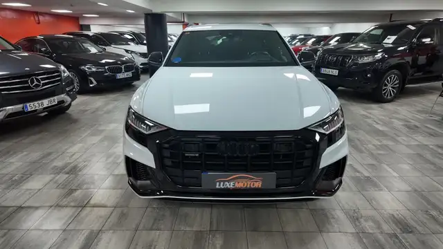 Audi Q8 view 2