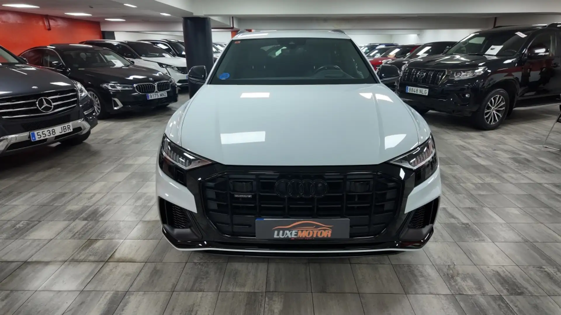 Audi Q8 55 TFSIe S line plus quattro Blanco - 2